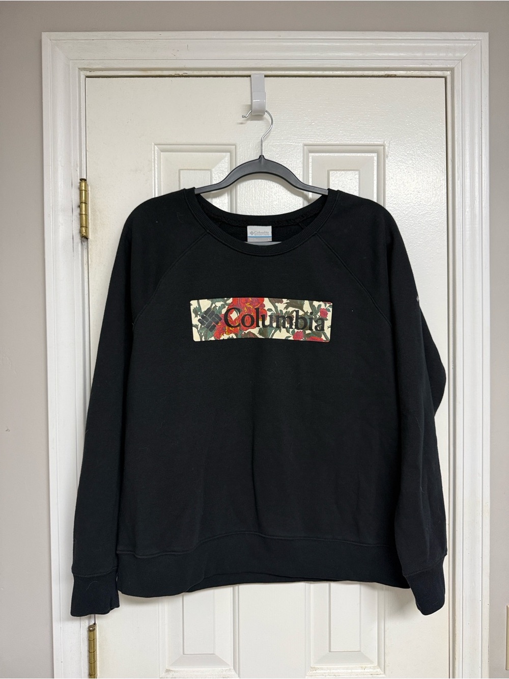 Columbia Black Crew Sweatshirt with Floral-Print Logo Patch